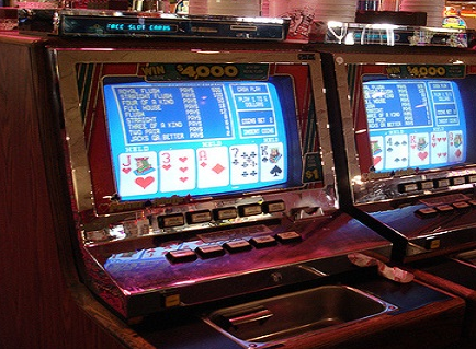 Augusta, assalto ad area di servizio Agip: rubate 2 slot machine