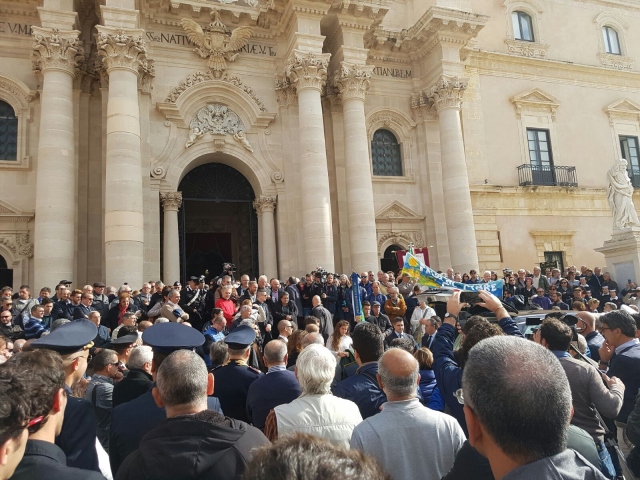 Siracusa rende l'ultimo omaggio a Enzo Maiorca