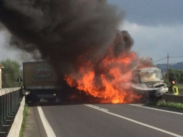 Frontale auto-tir, la vettura avrebbe invaso corsia del tir