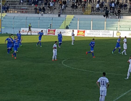 Un Siracusa concreto batte il Cosenza 1-0