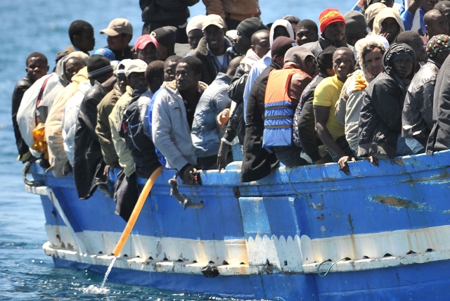 Sbarco Augusta di profughi, fermati anche due scafisti dalla polizia