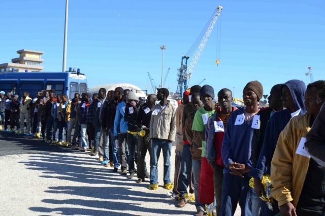 Vendicari, in 54 arrivano su barca a vela: fermati i 3 presunti scafisti