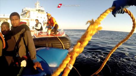 Recuperati sei cadaveri nel Canale di Sicilia