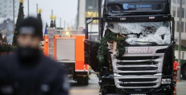 Berlino, tir sul mercatino di Natale "presunto attentato": 12 morti