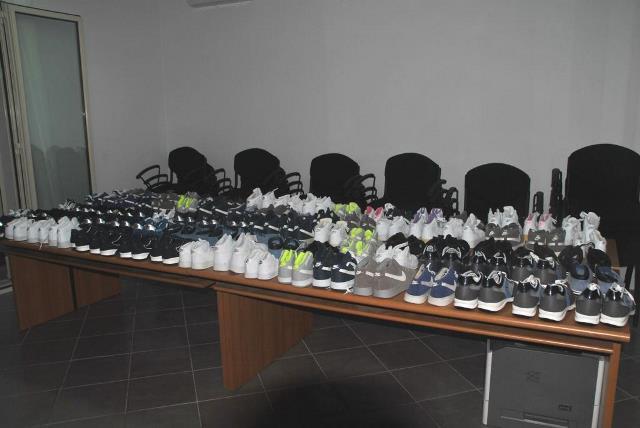Avola, 90 paia di scarpe sequestrate e donate ai bisognosi