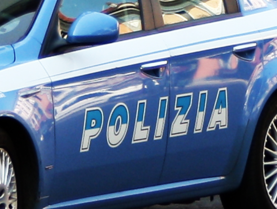 Siracusa, la polizia arresta un uomo e ne denuncia altri tre