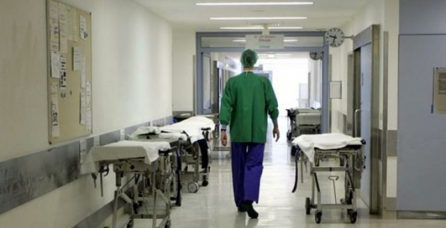 Napoli, partorisce e tenta buttare neonato tra rifiuti: arrestata