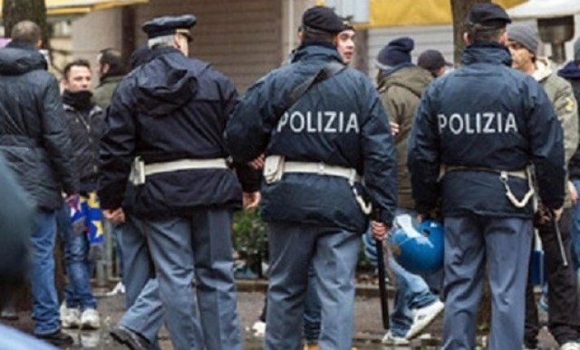 Catania, lanci di pietre degli sutendti contro la Polizia: 15 denunciati