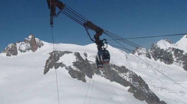 Funivia bloccata a Cervinia, tutti salvi i 153 sciatori