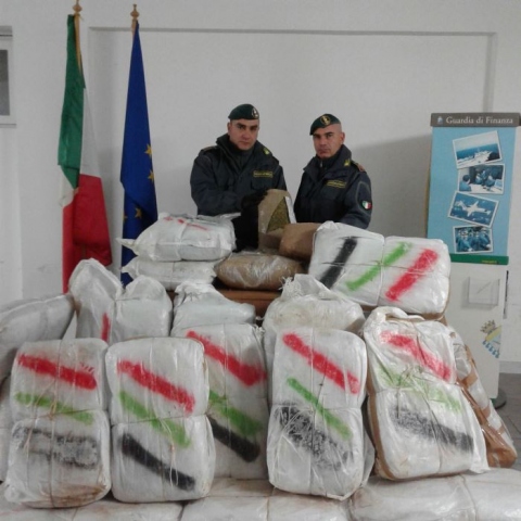 Nel Barese, sequestrati 350 chili di marijuana