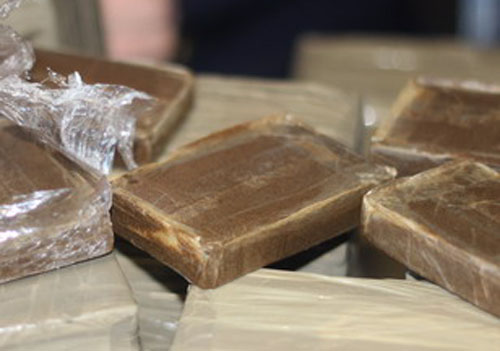 Avola, viaggiavano su un ciclomotore con 1 chilo di hashish: 2 arresti