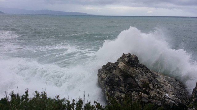 Eolie sferzate dal forte vento, isolate e senz'acqua