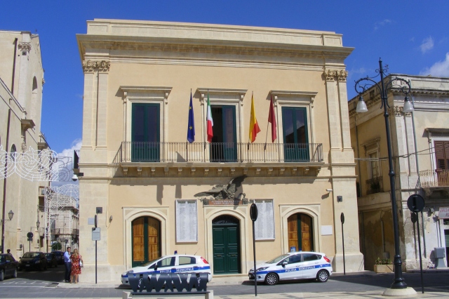 Rosolini, abbattimento delle barriere architettoniche al palazzo comunale