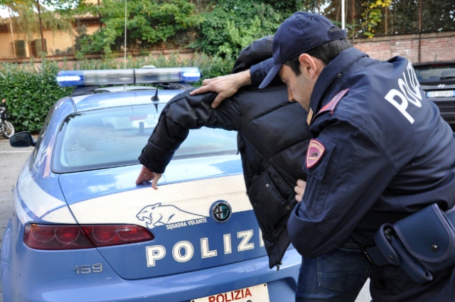 Ragusa, teneva compagna e figlio in schiavitù: arrestato romeno