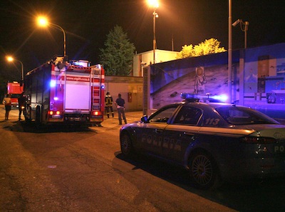 Siracusa, auto in fiamme in viale Luigi Cadorna