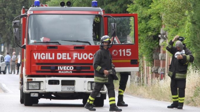 Nel Palermitano, telefonino va in cortocircuito e s'incendia casa