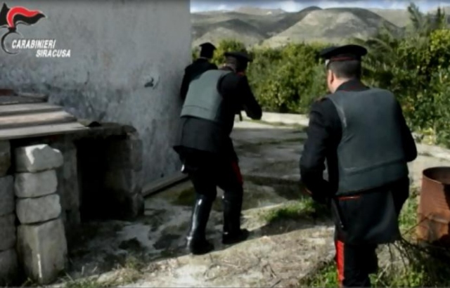 Avola, linguaggio criptico e ruolo delle donne