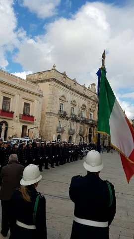 Schieramento della Polizia Municipale in Piazza Duomo