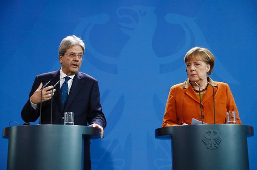 Gentiloni a Berlino dalla Merkel: 'In Ue no alla flessibilità a corrente alternata'