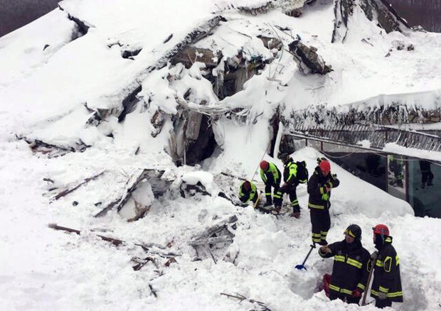 Hotel Rigopiano travolto da una slavina, 2 morti 30 dispersi