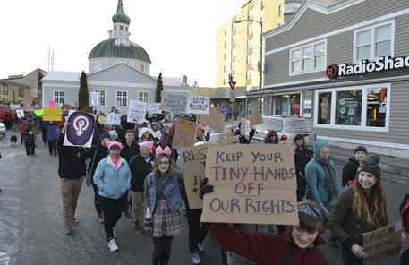 Donne in piazza nel mondo per la marcia anti Trump