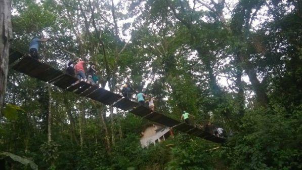 Crolla ponte turistico in Colombia, morti e feriti