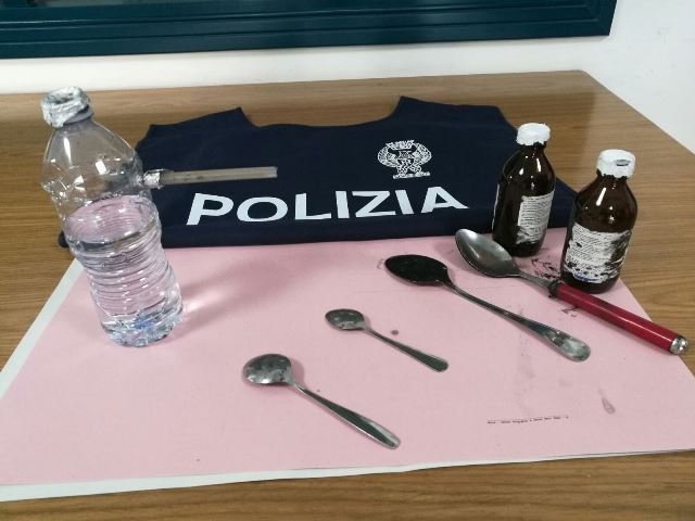 Pachino, stanza per il consumo della droga in sottotetto di palazzina popolare