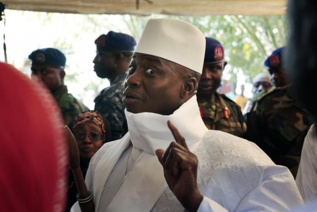 Gambia, ex presidente scappa con cassa Stato