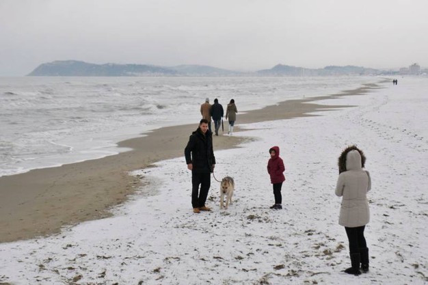 Neve e ghiaccio in Sicilia, centri isolati scuole chiuse