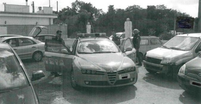 Siracusa, smaltiva liquidi inquinanti nella fognatura pubblica: denunciato