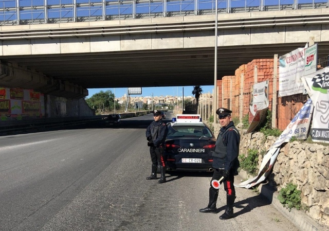 Francofonte, non si ferma all'alt dei Carabinieri perché senza assicurazione