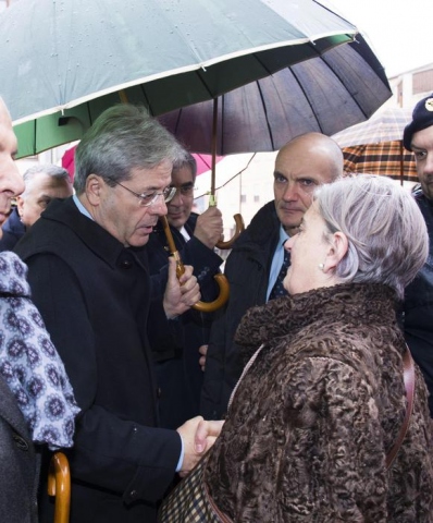 Paolo Gentiloni tra la gente a Teramo: "Ce la faremo"