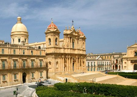 Noto aderisce a "M'illumino di meno": luci spente in Piazza Garibaldi