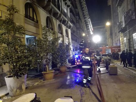 Palermo, incendio in appartamento: 3 intossicati