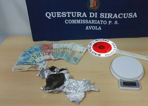Avola, nascondeva in casa hashish: va ai domiciliari