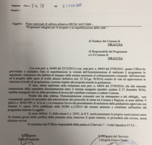 Vinciullo mostra le carte di revoca finanziamento