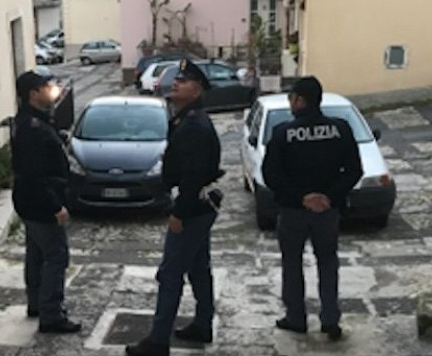Noto, il "branco" in azione: minore denunciato per istigazione a delinquere