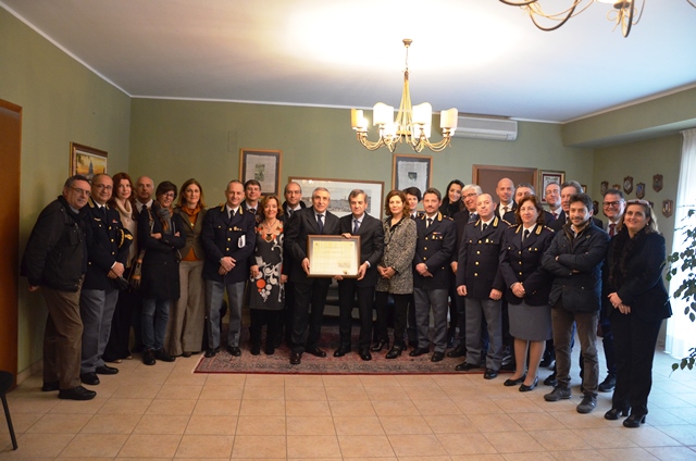 Il saluto del prefetto Gradone in Questura prima della partenza per Siena