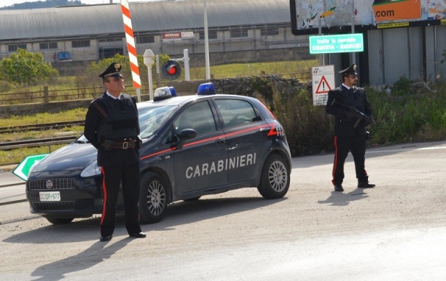 Rosolini, rapinano un uomo per strada e scappano: rintracciati e arrestati