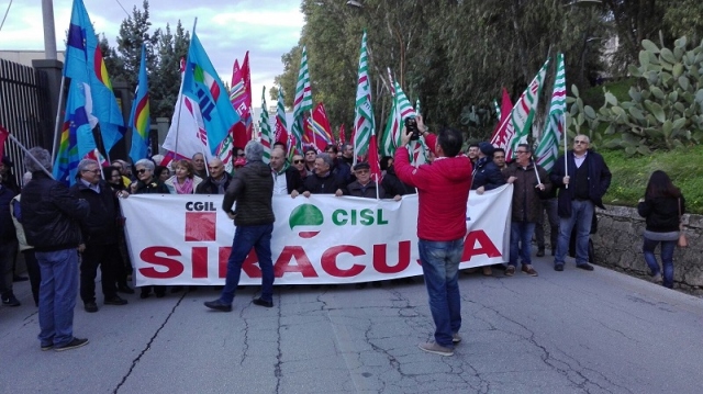 Augusta in piazza per difendere il suo porto