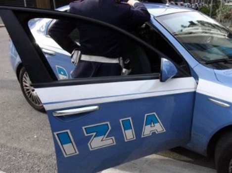 Siracusa, denunciati tre uomini e una donna