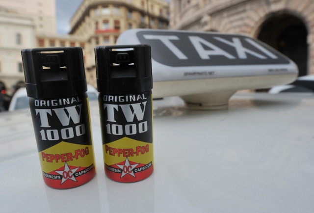 Trapani, poliziotti con spray al peperoncino