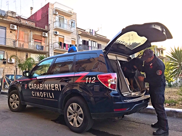 Augusta, nascondeva cocaina nella culla: arrestati