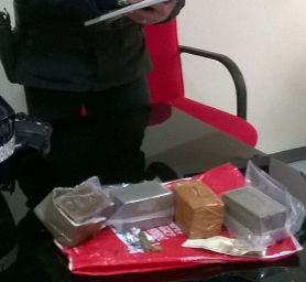 Siracusa, aveva in auto 2 chili di hashish: arrestato