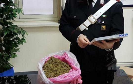 Siracusa, aveva in auto un chilo e mezzo di marijuana: arrestato