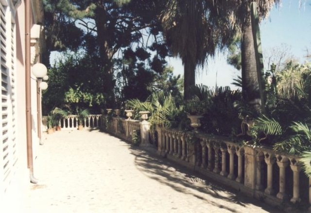 Villa Reimann, tagliata la luce