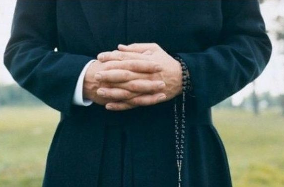 Preti e festini nel Napoletano, dossier dell'associazione Meter alla Procura campana