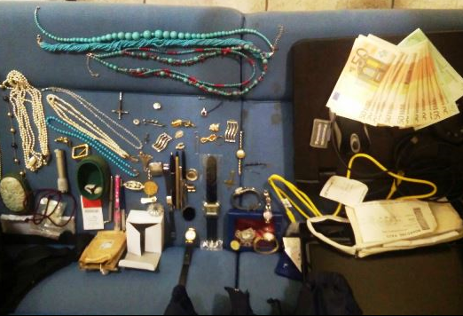 Siracusa, fa razzia di oggetti preziosi in un appartamento: arrestata