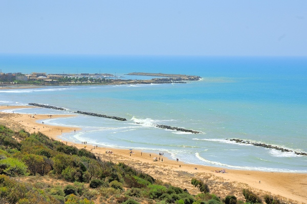 Agrigento, scoppia tombino e i liquami finiscono in mare