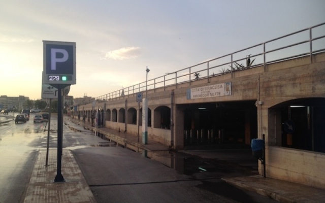 Siracusa, furti e atti vandalici ai parcheggi Talete e Molo